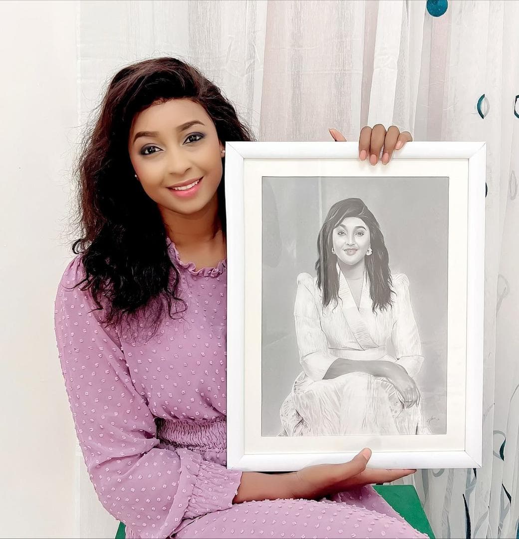 Client avec portrait au crayon graphite