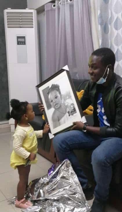 Remise de portrait lors d'un événement